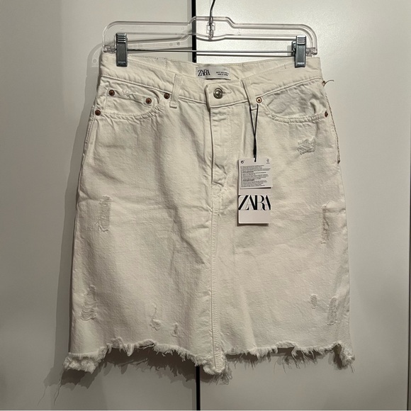 Zara ‘the mini skirt in off white’ - Picture 2 of 7